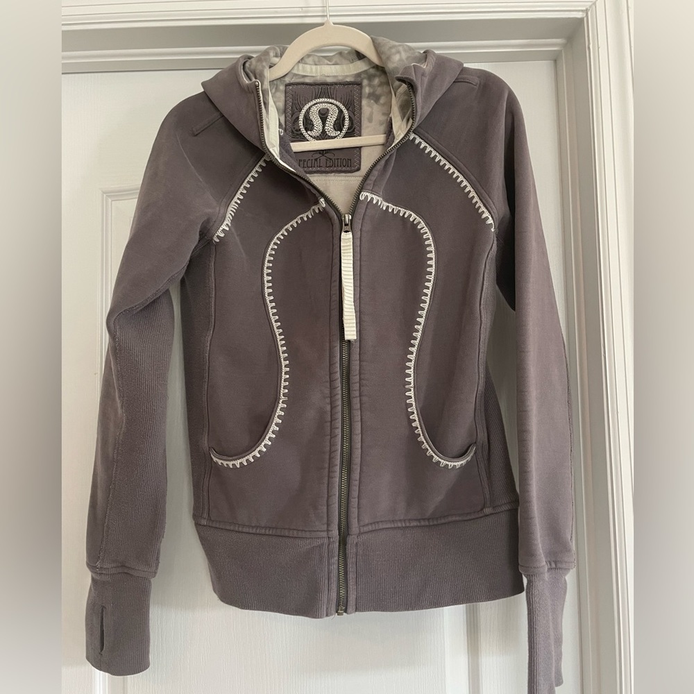 LuluLemon limited edition scuba hoodie. Grey. Size medium. Great condition.